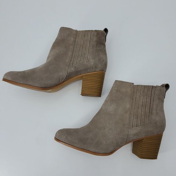 INC  International Concept women's 11 Fainn gray suede ankle boots - Picture 2 of 7
